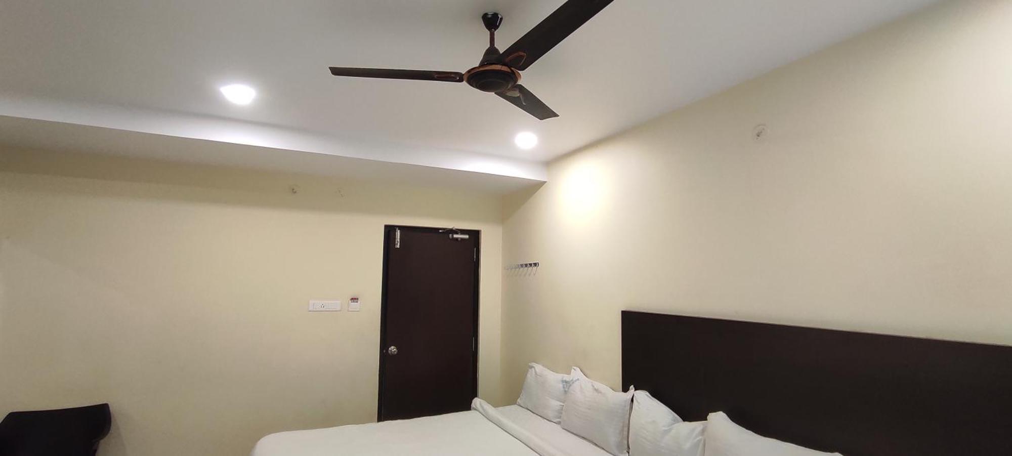 Arvind Stay Hotel, Rk Beach Vizag ヴィシャーカパトナム エクステリア 写真